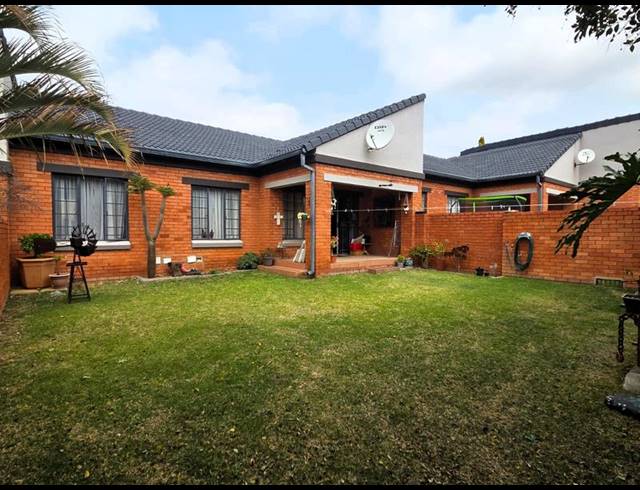 2 BEDROOM PROPERTY TO RENT IN MOOIKLOOF RIDGE ESTATE